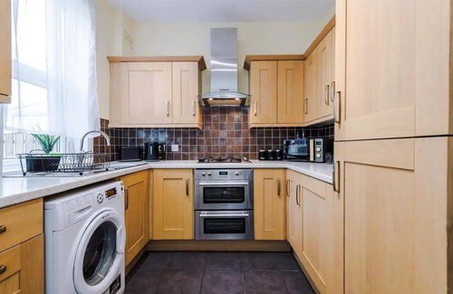 Stanley House | Beautiful 2bed House Near Pinderfield Hospital