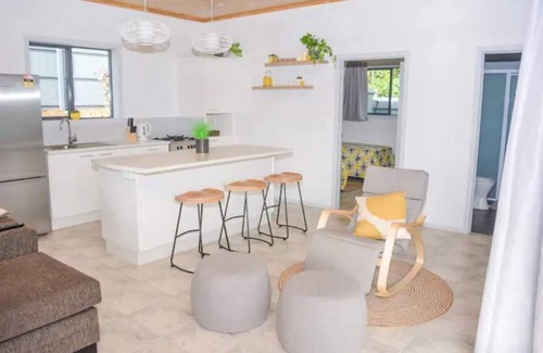 Arorangi House | Beautiful 2Bedroom Private Villa located Inland Close to Beach, Sunset Side Pool