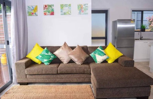 Arorangi House | Beautiful 2Bedroom Private Villa located Inland Close to Beach, Sunset Side Pool