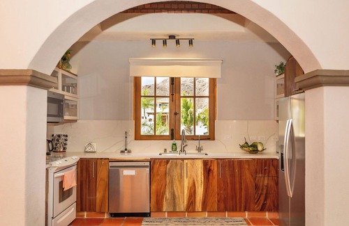 Nopolo House | Beautiful 2bedroomHome, nearby the community pool By Casago