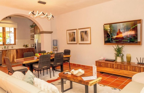 Nopolo House | Beautiful 2bedroomHome, nearby the community pool By Casago