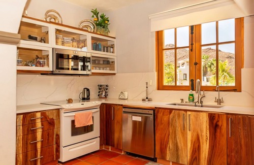 Nopolo House | Beautiful 2bedroomHome, nearby the community pool By Casago