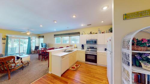 Litchfield by the Sea House | Beautiful 2BR 2BA Lakeside Villa with Lake Views