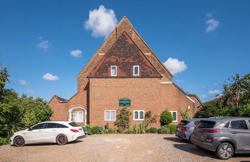 Clock House Apartment | Beautiful 2BR Flat with Amazing Garden