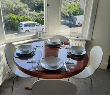 Weston-super-Mare Apartment | Beautiful 2BR Home close to Beachfront
