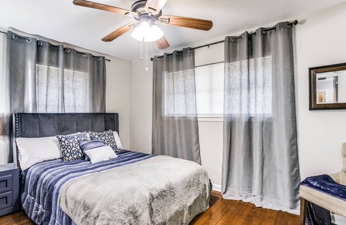 Edgebrook House | Beautiful 3 BD Fully Equipped Home Near Downtown