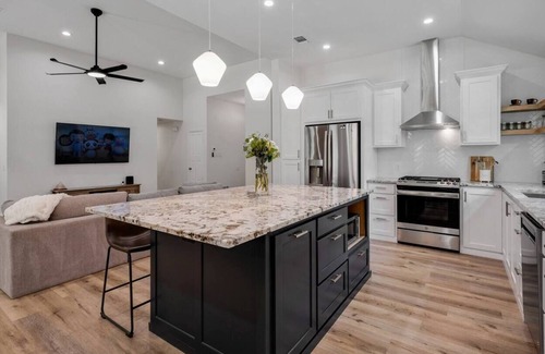 Grapevine House | Beautiful 3 Bed 2 Bath in Grapevine