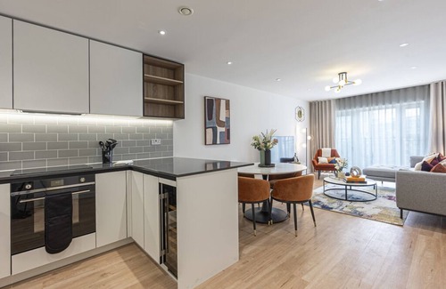 Whittington Apartment | Beautiful 3 bed 3 bath flat NW London