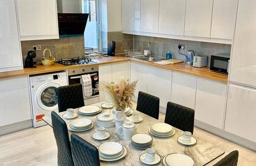 Cambridge Apartment | Beautiful 3 bed Apartment in Cambridge - Sleeps 7
