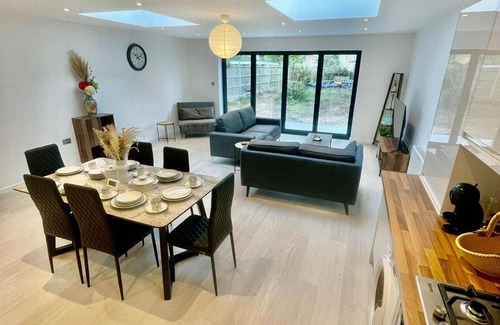 Cambridge Apartment | Beautiful 3 bed Apartment in Cambridge - Sleeps 7