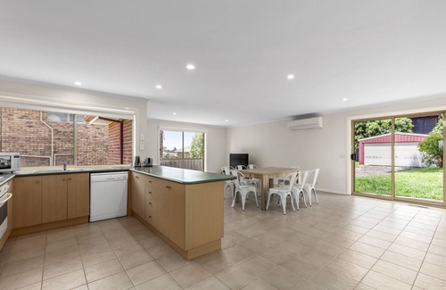 Clifton Springs House | Beautiful 3 bedroom house with Corio Bay view at heart of Clifton Springs