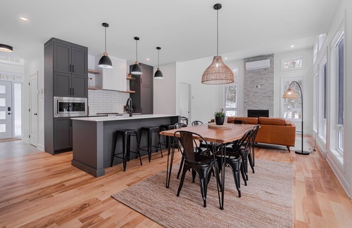Mont-Tremblant Ski Chalet | Beautiful 3 bed Chalet situated on top of a mountain. 15 mins from MontTremblant