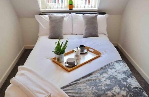Wolverhampton House | Beautiful 3-Bed House in Wolverhampton