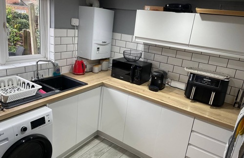 Gooshays House | Beautiful 3-bed House in Romford