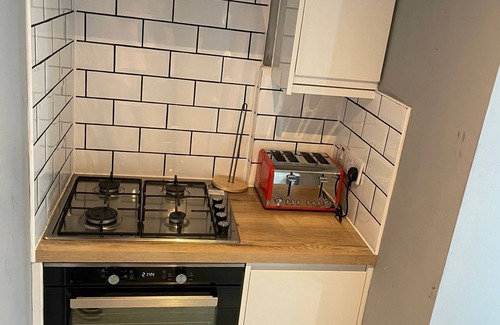 Gooshays House | Beautiful 3-bed House in Romford