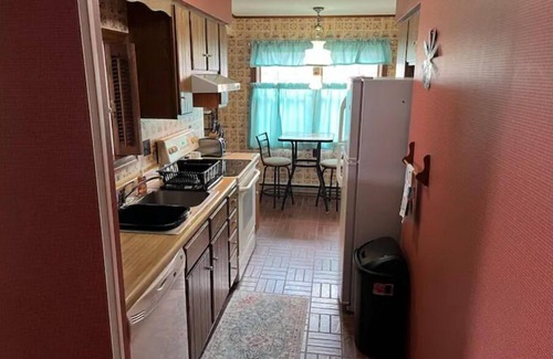 Sweet Valley House | Beautiful 3 Bedroom Lakefront Home