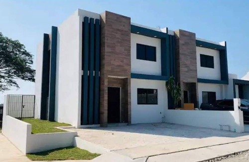 Colima House | Beautiful 3 bedroom 3 bath house for your get away