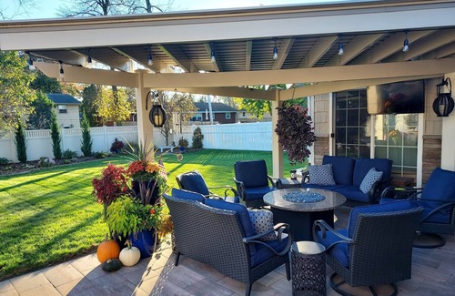 Ashwaubenon House | Beautiful 3 bedroom, 3 bathroom home just a short walk to Lambeau Field.