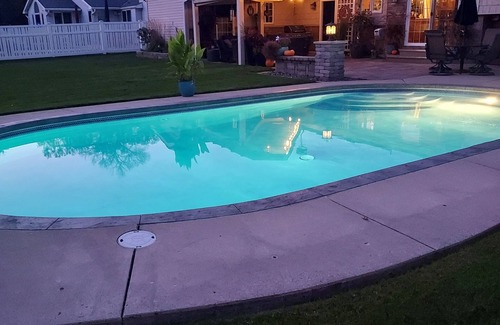 Ashwaubenon House | Beautiful 3 bedroom, 3 bathroom home just a short walk to Lambeau Field.