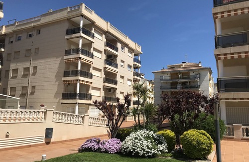 Calafell Apartment | Beautiful 3 bedroom apartment with pool and sea views 50m from the beach