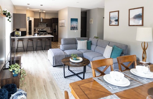 Revelstoke House | Beautiful 3 Bedroom House w/Hot Tub & Private Yard - 2 Minutes to RMR