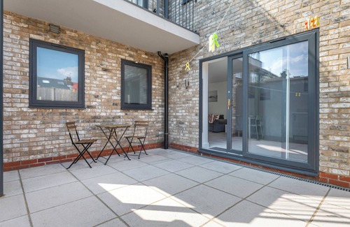 Royal Docks Apartment | Beautiful 3-bedroom family-home-style cozy apartment close to XL/LndnCityArprt