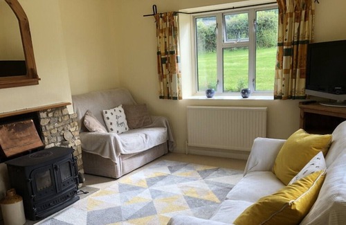 Dowdeswell House | Beautiful 3 bedroomed Cotswolds Farmhouse