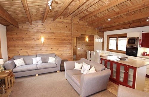 Tattershall Cabin | Beautiful 3 Bedroom Lodge on a Fishing Lake with Hot Tub.