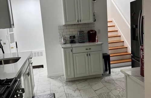 Stratford Apartment | Beautiful 3 Bedroom Home Stratford CT Close to Train, I95, Beach & Shopping