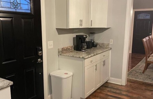 Hamilton House | Beautiful 3 bedroom house Downtown Hamilton near Spooky nook/Miami University