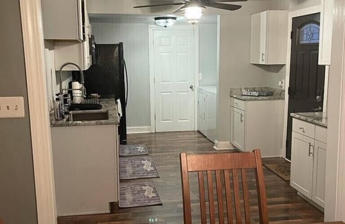 Hamilton House | Beautiful 3 bedroom house Downtown Hamilton near Spooky nook/Miami University