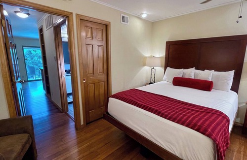 Avon Cabin | Beautiful 3-bedroom lodge/suite - Sleeps 6-8 - Avon Colorado