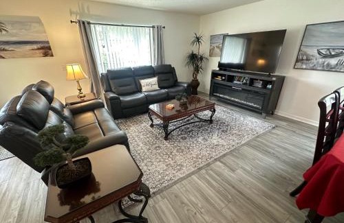 Haines City House | Beautiful 3-Bedroom Pool Villa in Southern Dunes