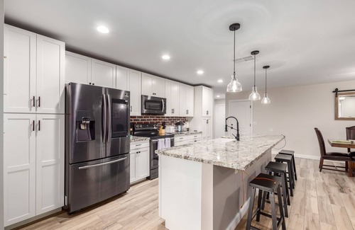 Orangeland House | Beautiful 3 bedroom Phoenix home with cable, WiFi, washer, dryer, & more