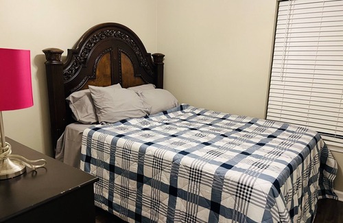 Ladson House | Beautiful 3 bedroom townhouse in a quiet neighborhood.