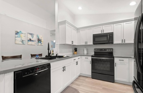 Gainesville House | Beautiful 3 Bedroom Home in Quiet Neighborhood