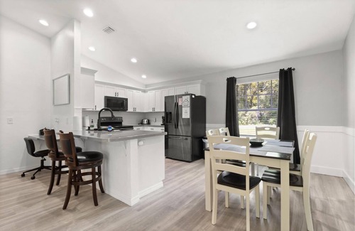 Gainesville House | Beautiful 3 Bedroom Home in Quiet Neighborhood