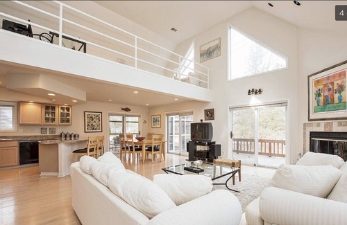 Grand Beach House | Beautiful 3 Bedroom Getaway in New Buffalo (Grand Beach)
