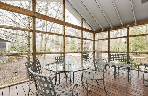Grand Beach House | Beautiful 3 Bedroom Getaway in New Buffalo (Grand Beach)