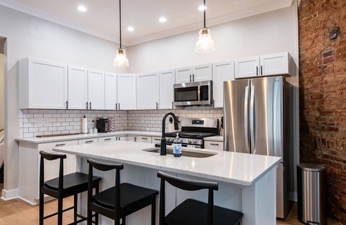 Shelby Park House | BEAUTIFUL 3 BEDROOM SHELBY PARK HOME *FREE ONSITE PARKING*