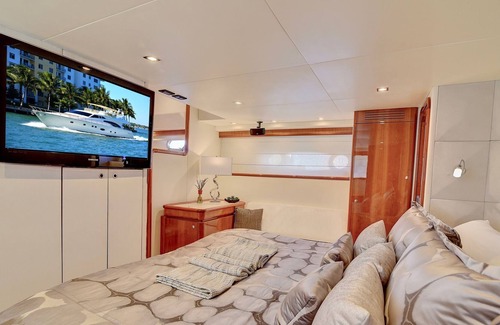 Mid Beach Boat Rental | Beautiful 3 bedroom yacht. Also offers charters