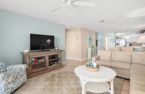 Heron Harbour Isle Condo | Beautiful 3 Bedroom Condo with Bay Views, Indoor and Outdoor Pools!