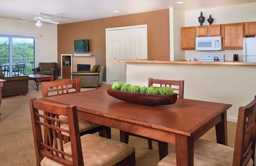 Osage Beach Resort | BEAUTIFUL 3 BEDROOM UNIT ON THE LAKE