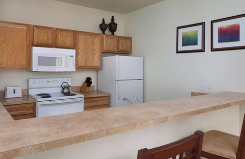 Osage Beach Resort | BEAUTIFUL 3 BEDROOM UNIT ON THE LAKE