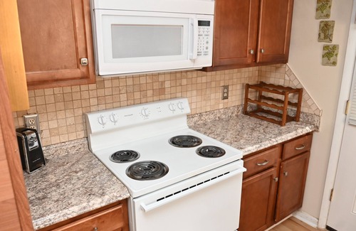 Pine Forest House | Beautiful 3-bedroom House Close to Ft. Liberty and I-295.