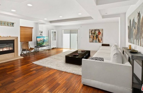 West Hollywood Condo | Beautiful 3 Br. Condo L-(74376) by Houzlet