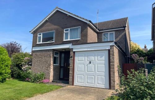 Brampton House | Beautiful 3 Double Bedroom Home-Cambridge Village Location