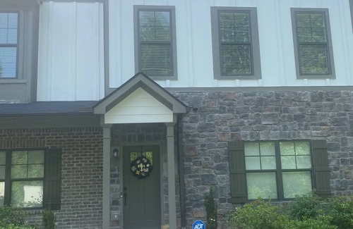 Lilburn House | Beautiful 3 story town home in Gwinnett County.