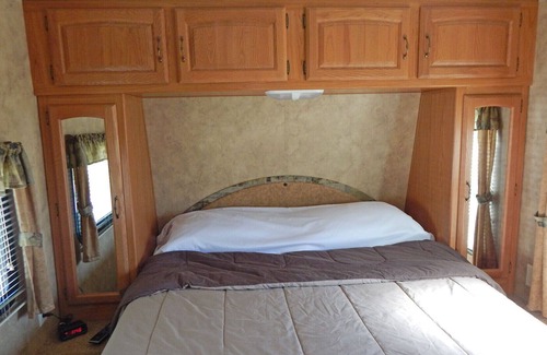 Pikeville House | Beautiful 32' RV Rental near Fall Creek Falls State Park - Lots of amenities!