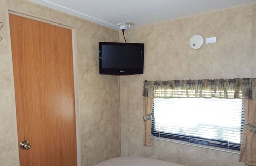 Pikeville House | Beautiful 32' RV Rental near Fall Creek Falls State Park - Lots of amenities!
